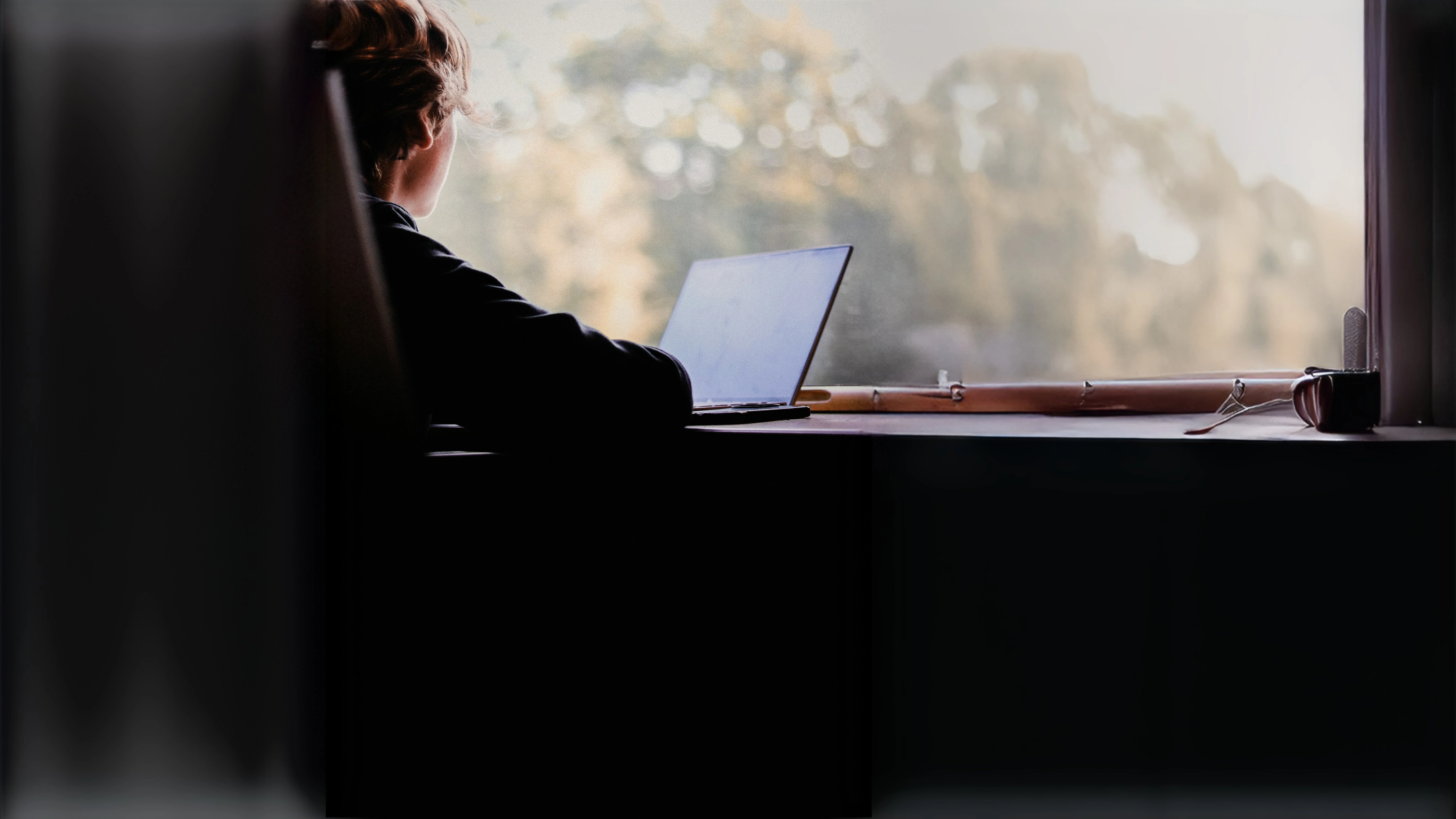 Side Hustles for Digital Nomads: Extra Income Ideas That Work Abroad