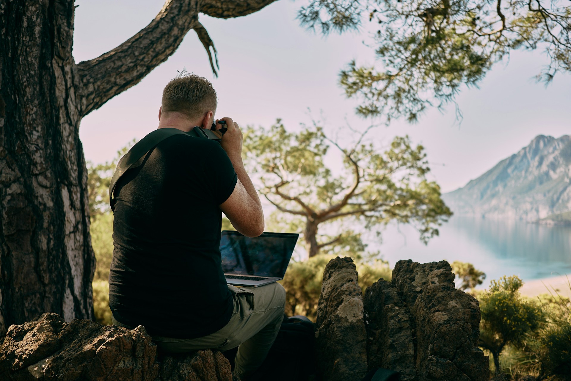 The Best 10 Digital Nomad YouTube Channels to Watch in 2025