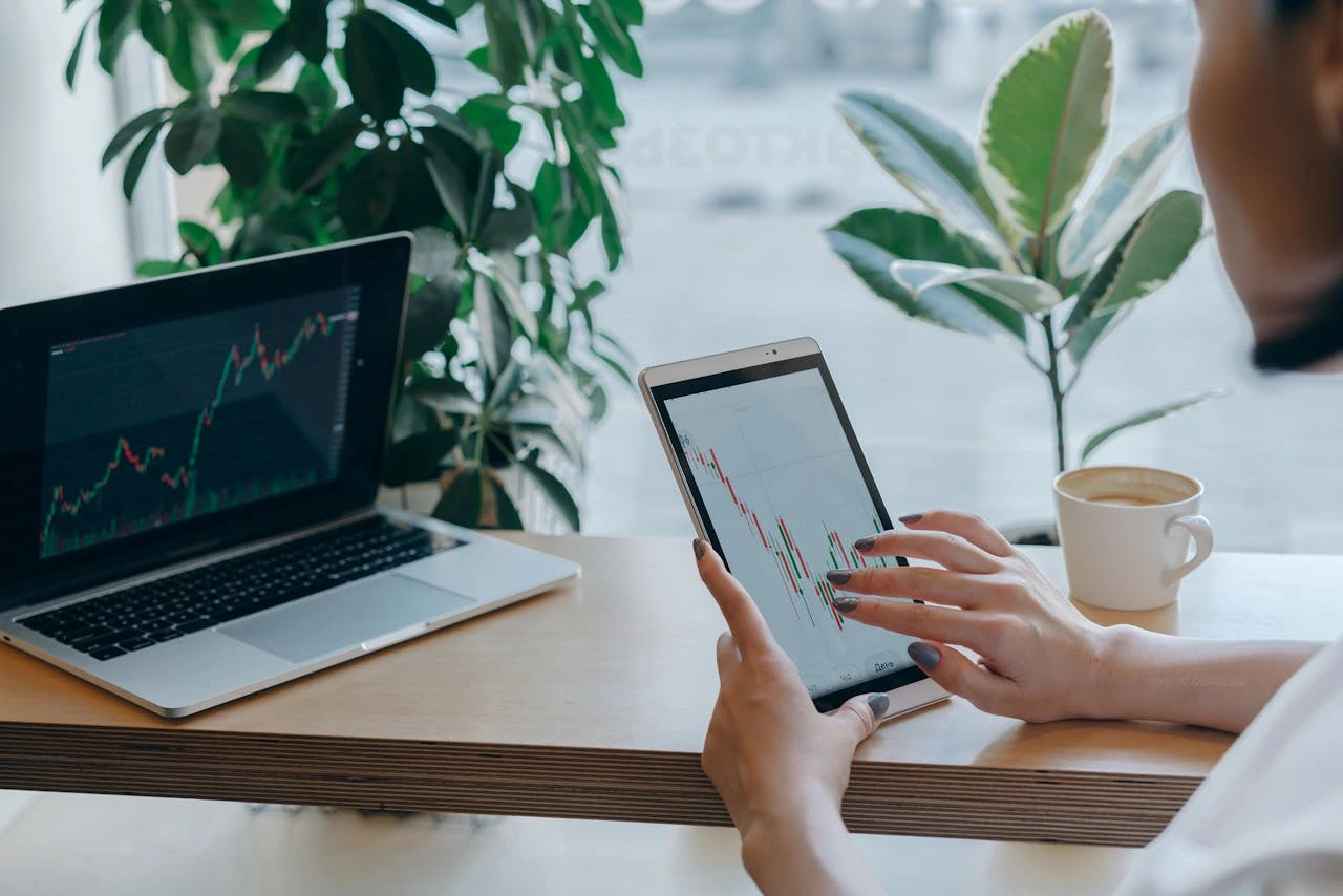 Crypto Staking as a Side Income for Digital Nomads: Worth the Risk?