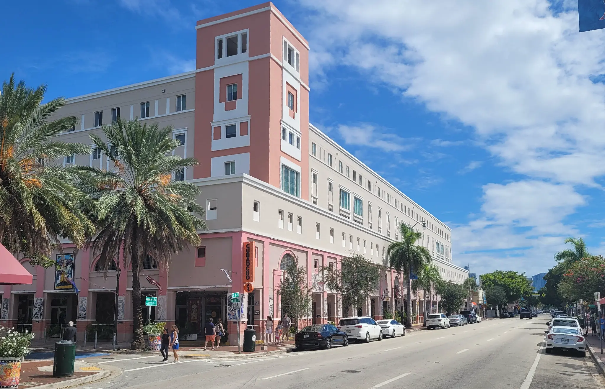Little Havana Miami: A Complete Guide to Neighborhood Guide to Cuban Culture