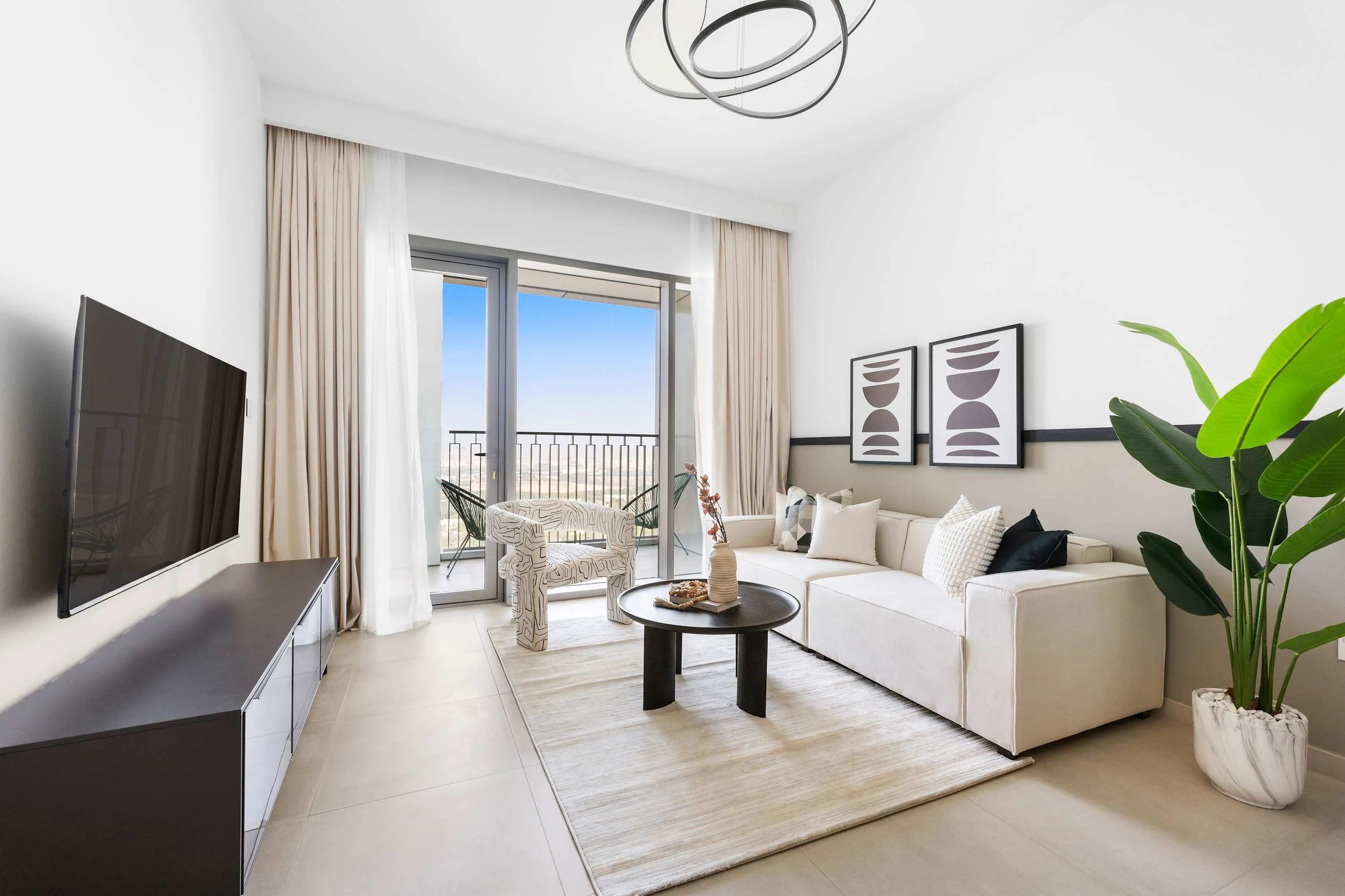 Trendy Dubai Flat With Bright Home Office And City Views For Digital Nomads