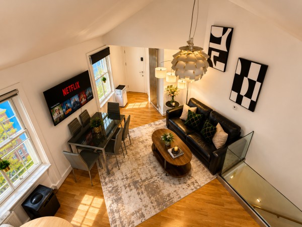 Work From Home In Style: Upscale 2-bed Covent Garden Flat, 150 Sqm