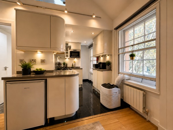 Work From Home In Style: Upscale 2-bed Covent Garden Flat, 150 Sqm #3