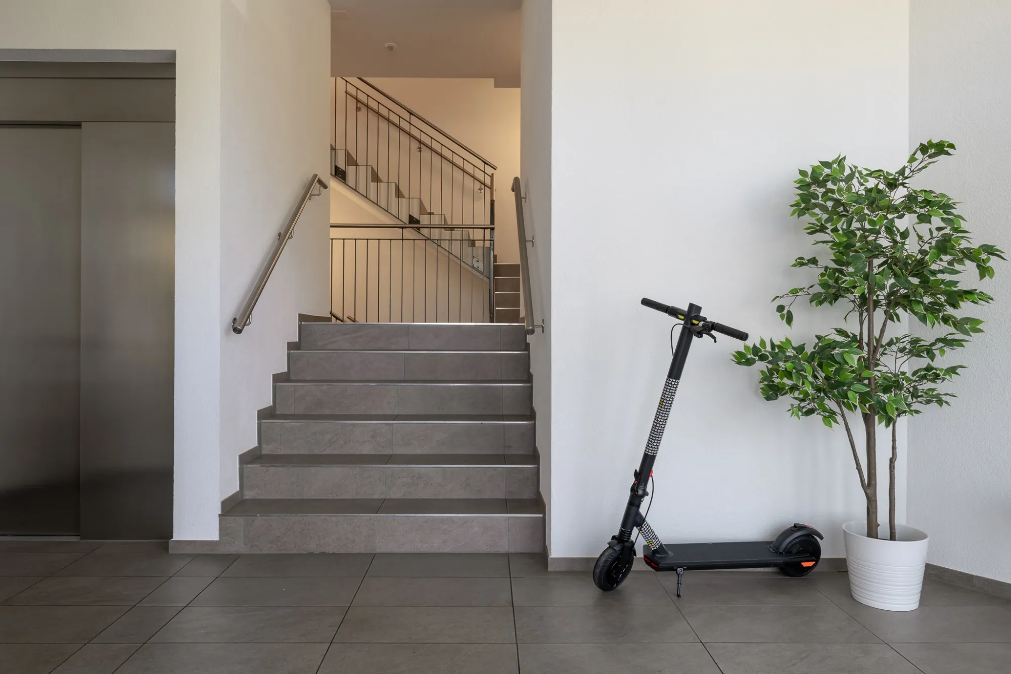 Efficient Urban Flat With Balcony, 10 Min To Main Station For Remote Work #3