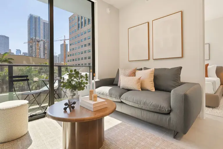 Designer 55 Sqm Miami Flat - Roomy Digital-nomad Setup With Dedicated Home Office