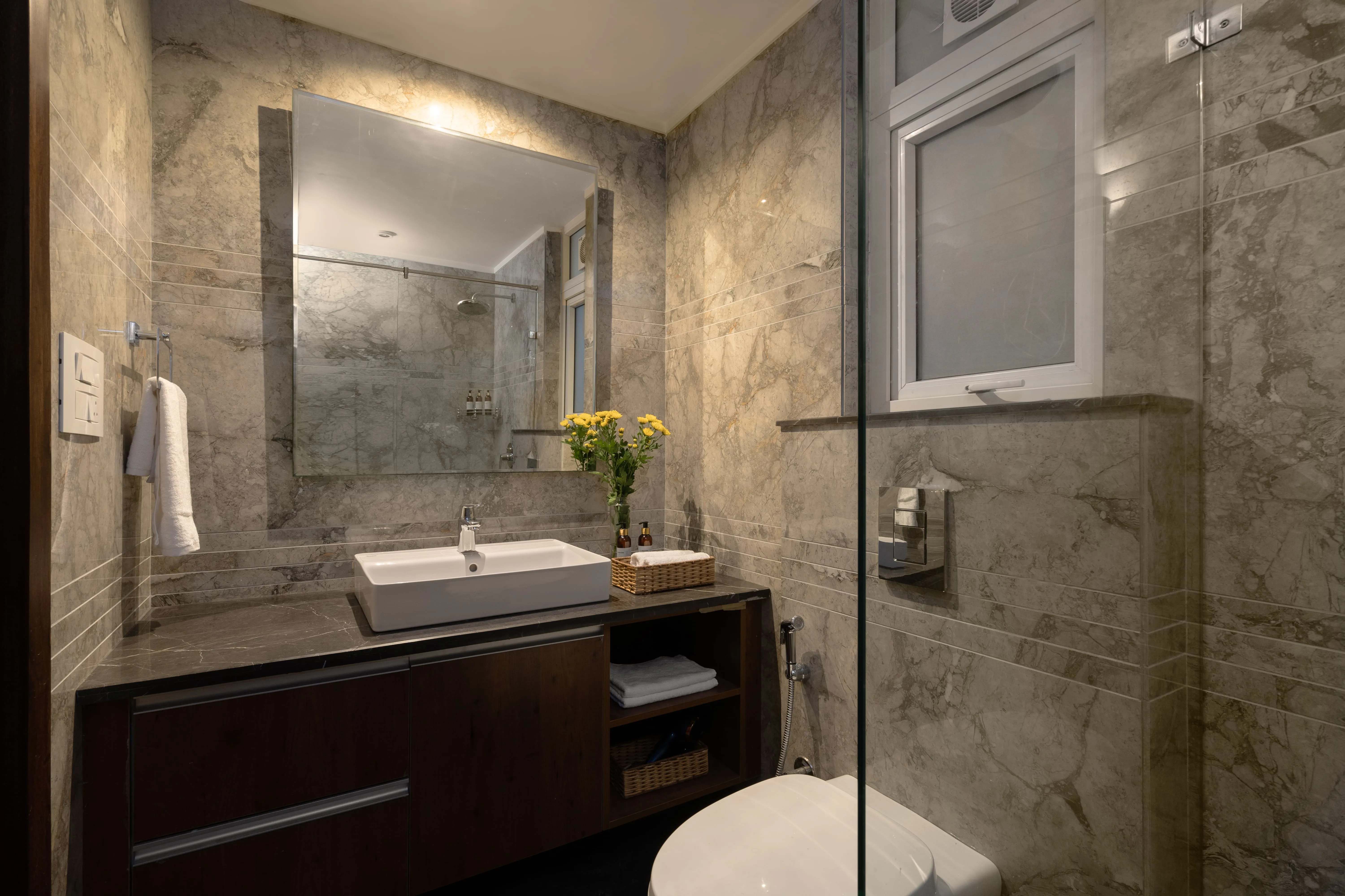 Upscale 3-bed Flat With Outdoor Space & Home Office Setup For Remote Work In Delhi #4