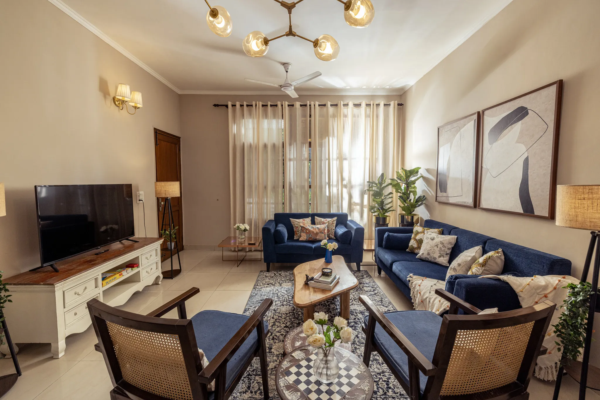 Trendy 3-bed City Flat With Private Balcony & Home Office Space In Delhi