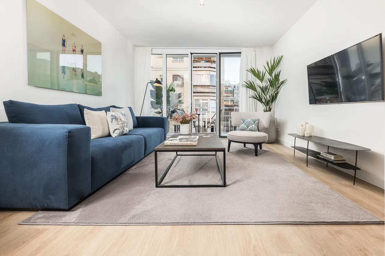 Sophisticated Madrid Flat With Dedicated Home Office And Urban Charm For Remote Work #5