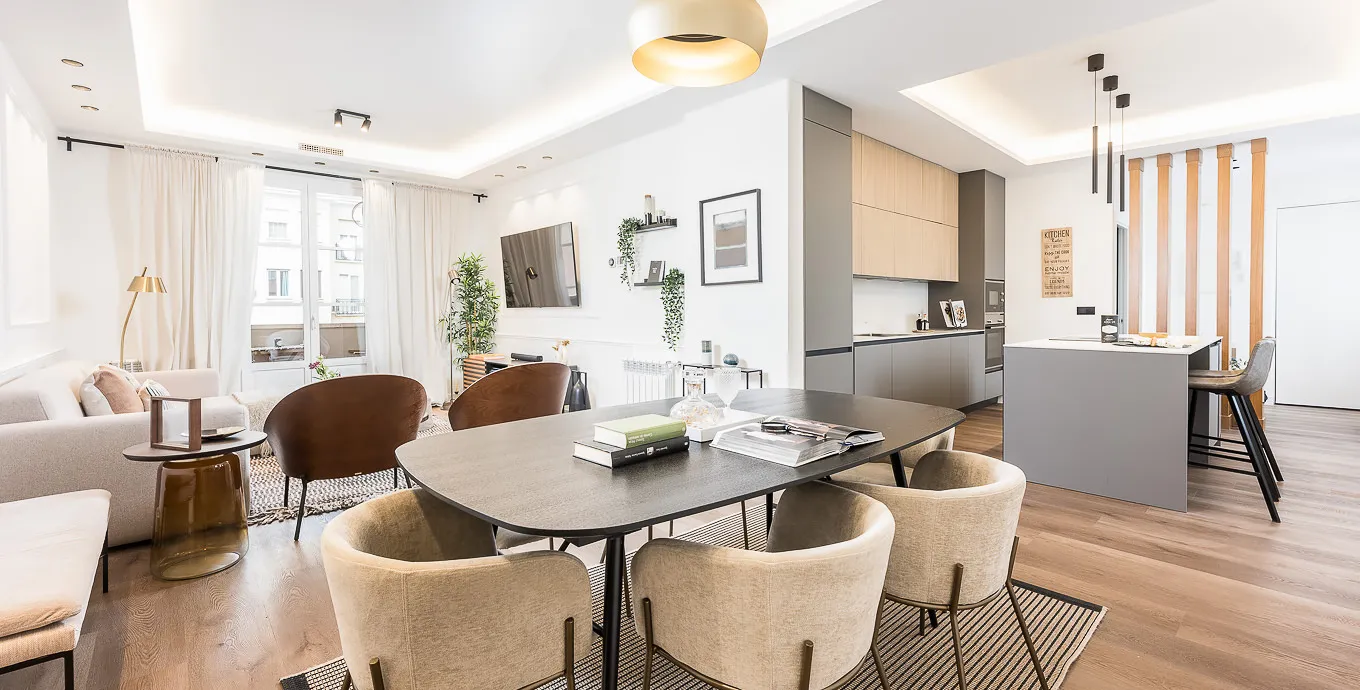 Sleek, Roomy 115m2 Madrid Flat - Bright Home-office Nook For Remote Work