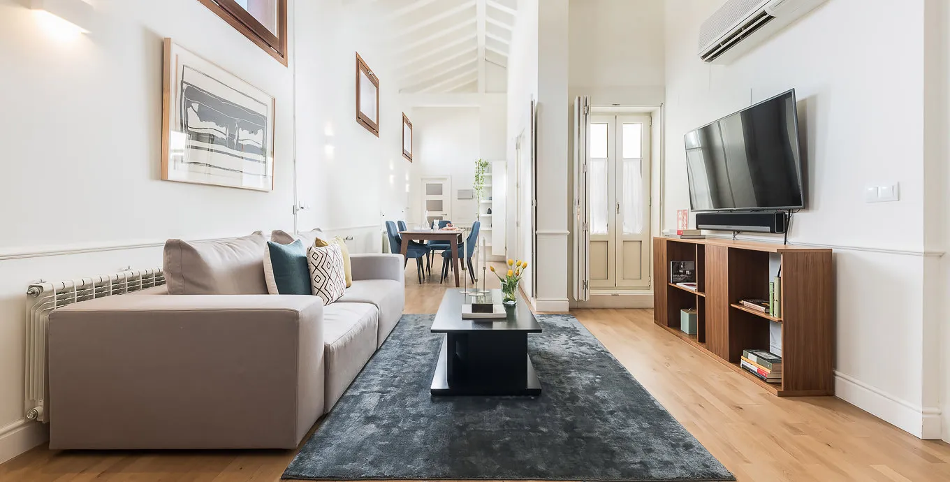 Elegant Madrid Flat With Spacious Home Office And Modern Comforts For Remote Work