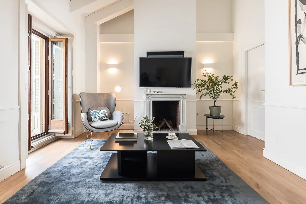 Designer Madrid Flat With Smart Tech And Dedicated Home Workspace For Remote Professionals #5