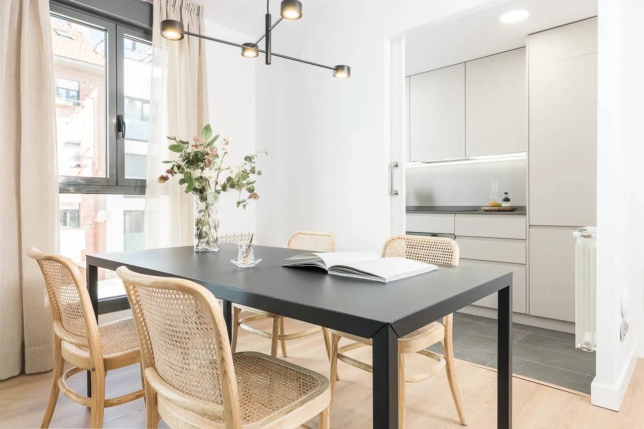 Spacious 2-bedroom Contemporary Flat In Madrid With Work-ready Layout #4