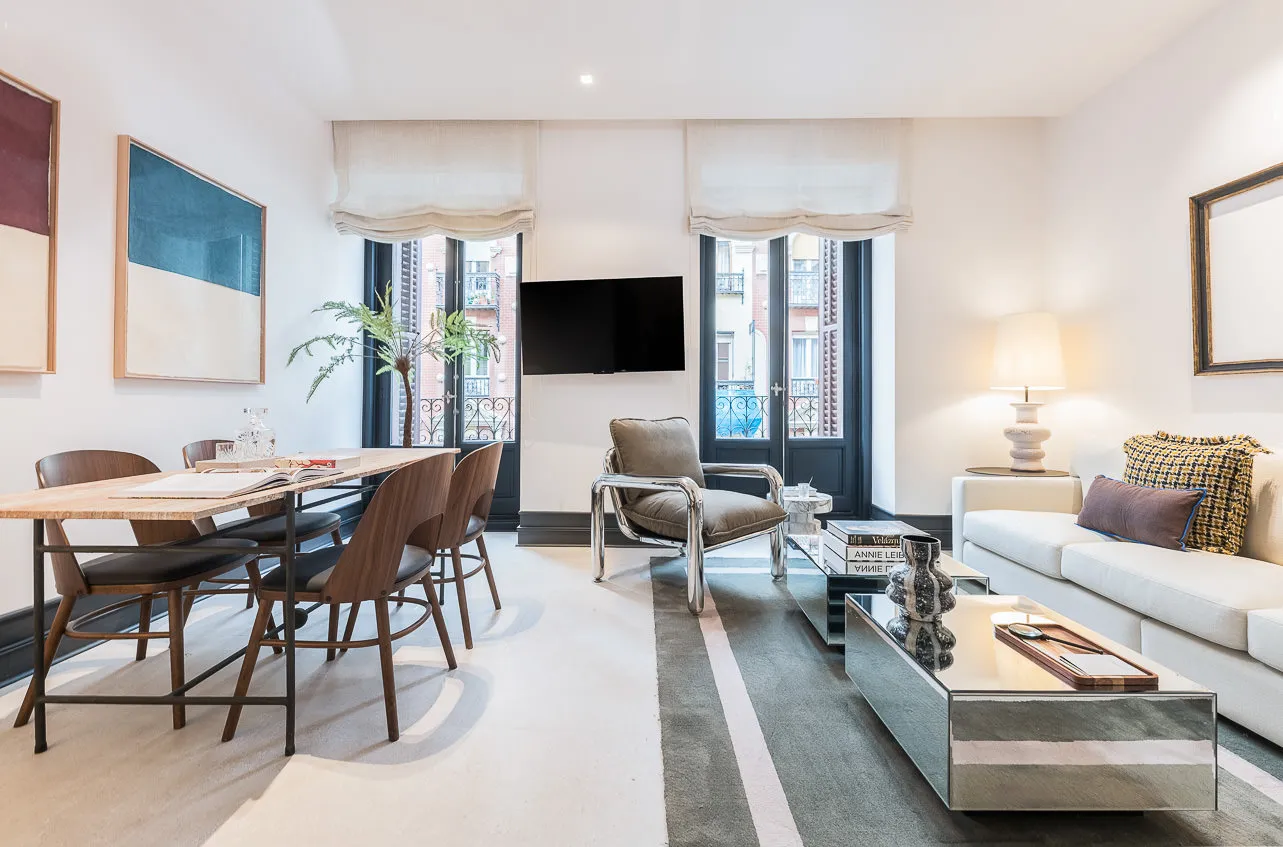 Designer Madrid Flat With Bright Home Office And Modern Comforts For Remote Work #2