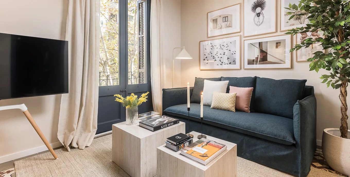 Sleek 2-bed City Flat With Dedicated Home Office In Barcelona's Eixample District