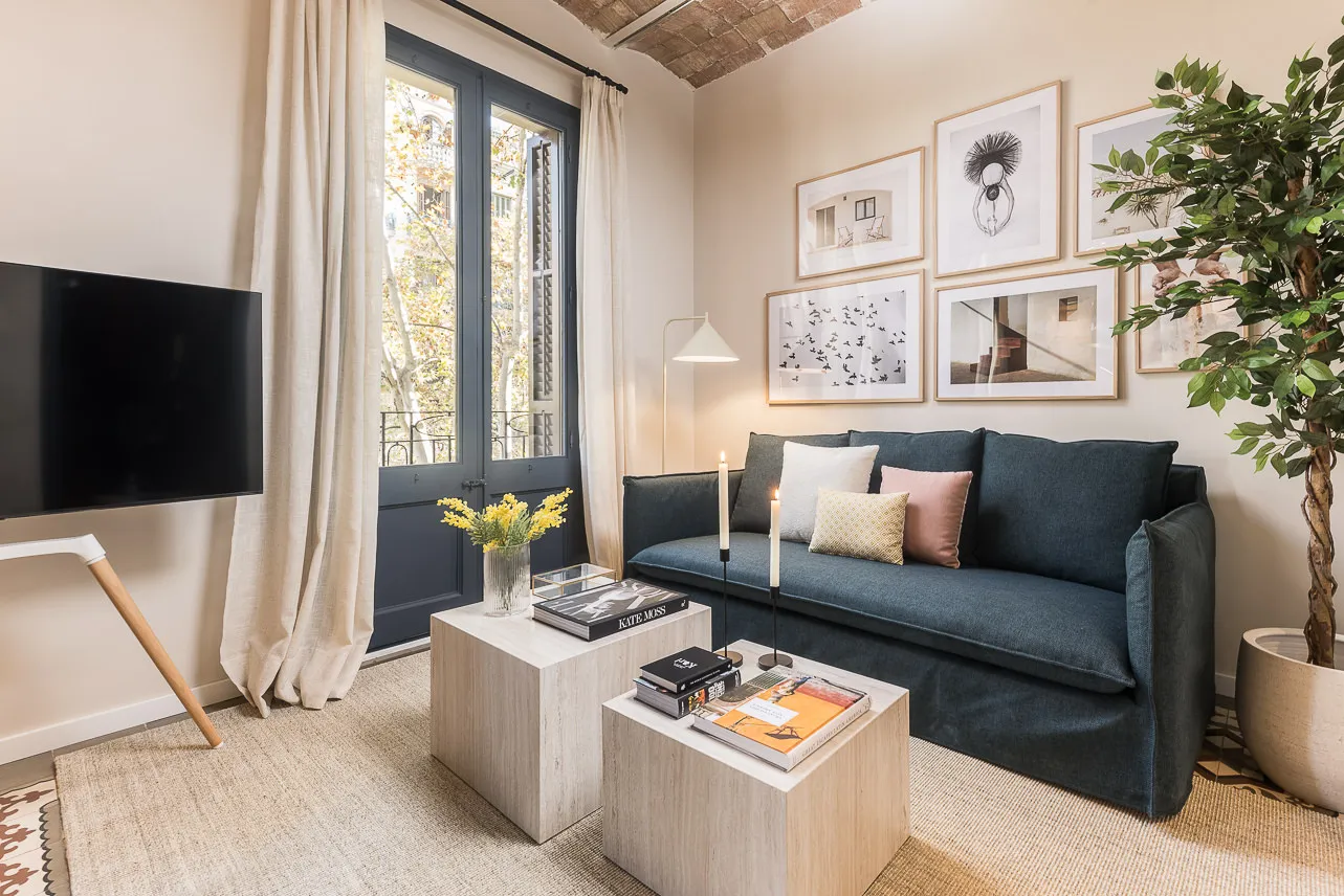 Sleek 2-bed City Flat With Dedicated Home Office In Barcelona's Eixample District #2