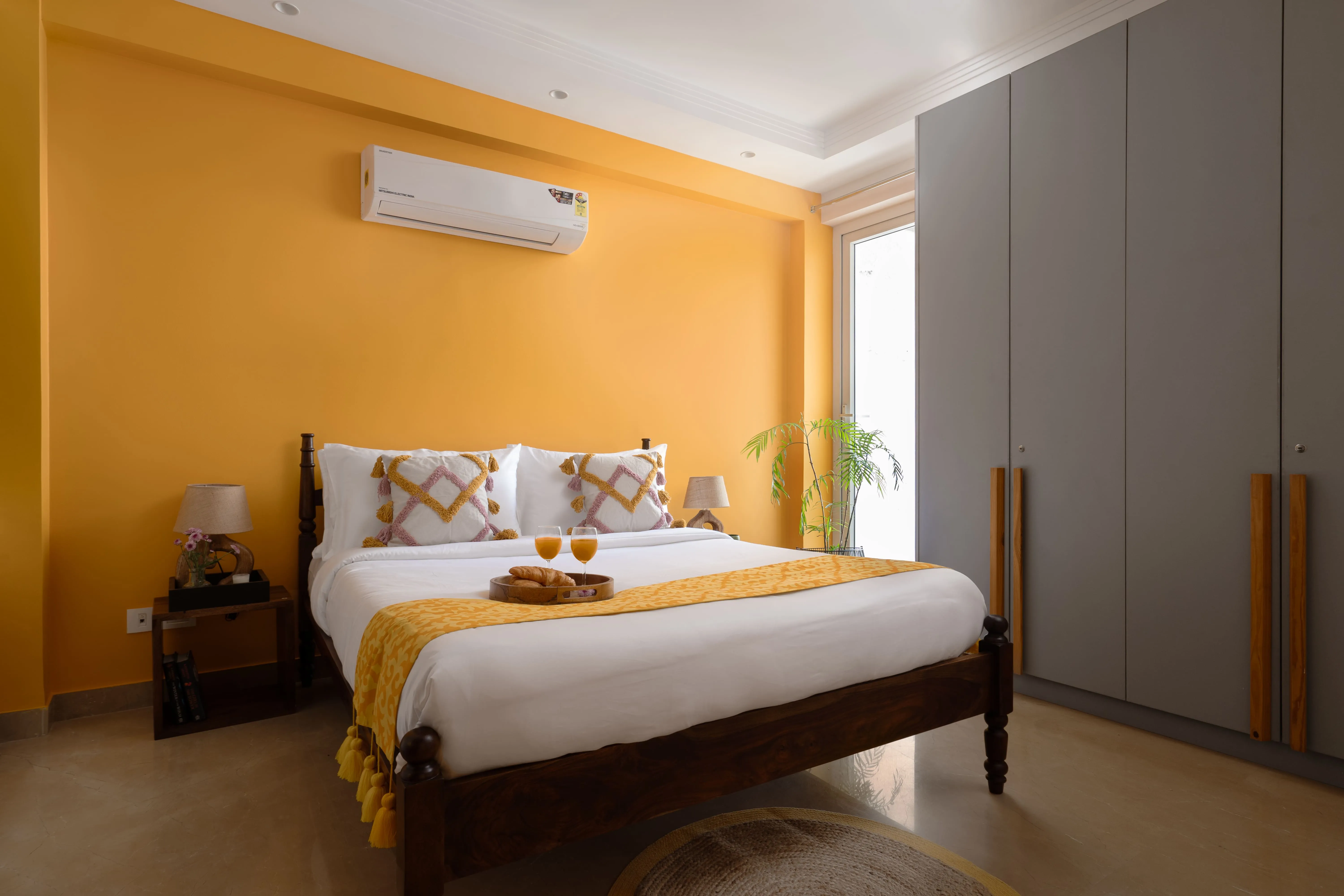Upscale 3-bed City Flat With Stunning Views & Dedicated Home Office In Delhi
