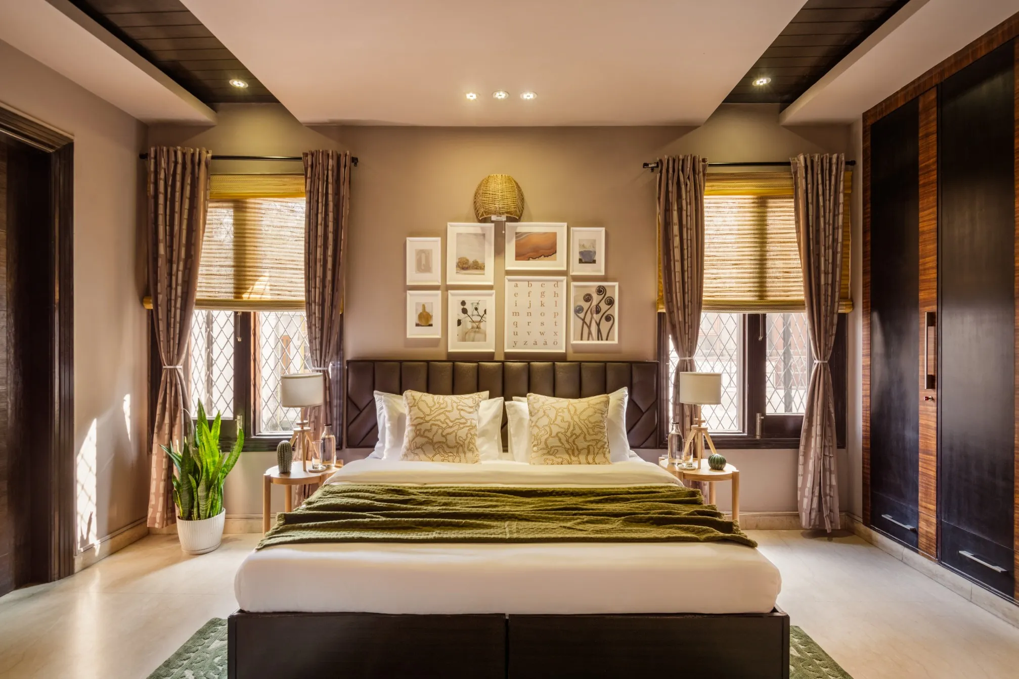 Contemporary 3-bed Flat With Dedicated Home Office In Delhi For Remote Work Flexibility #2