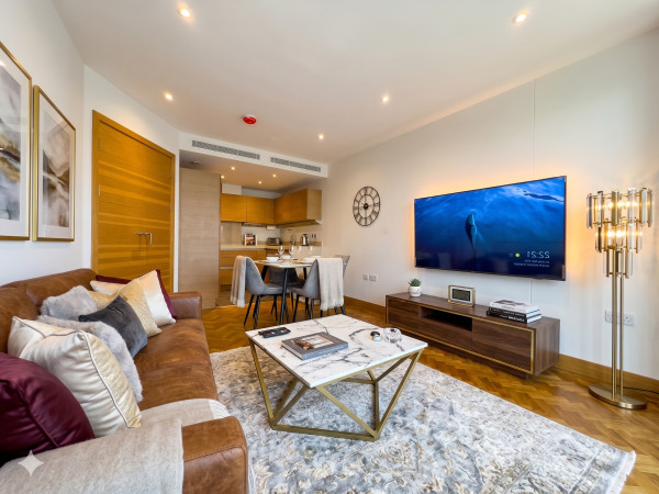 Elegant Penthouse At Battersea Power Station - 200sqm, River-view Balcony, Remote-work Ready #2