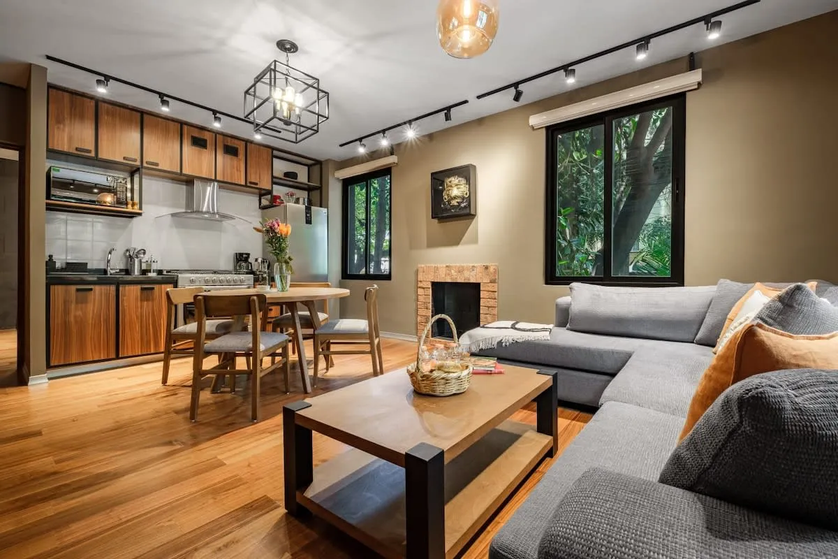 Chic 1-bedroom Executive Apartment With Home Office In Ciudad De Mexico's Condesa