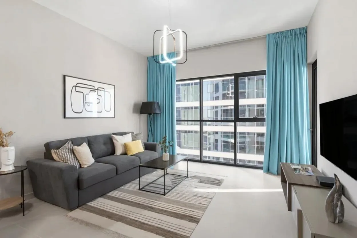 Upscale 75m2 Dubai Flat With Dedicated Home Office For Seamless Remote Work