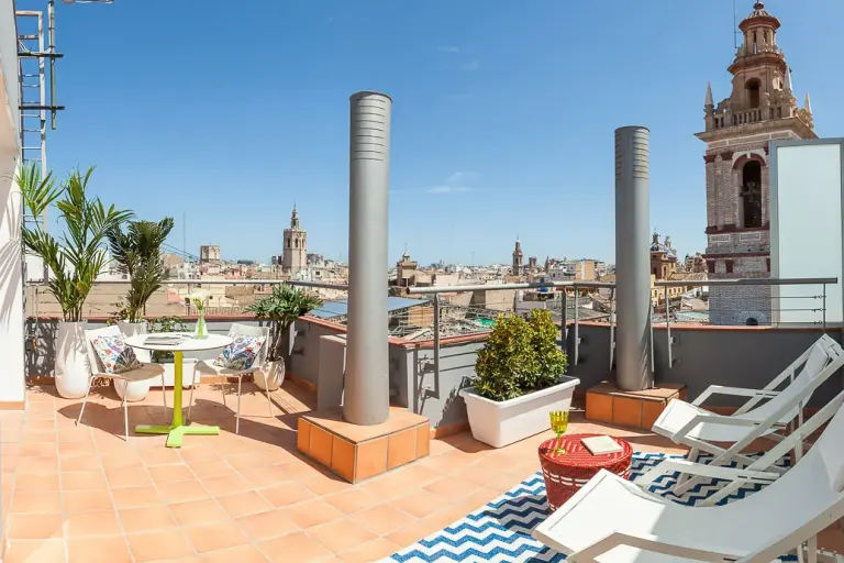 Modern 55m2 Flat With Dedicated Home Office In Valencia For Remote Work Flexibility