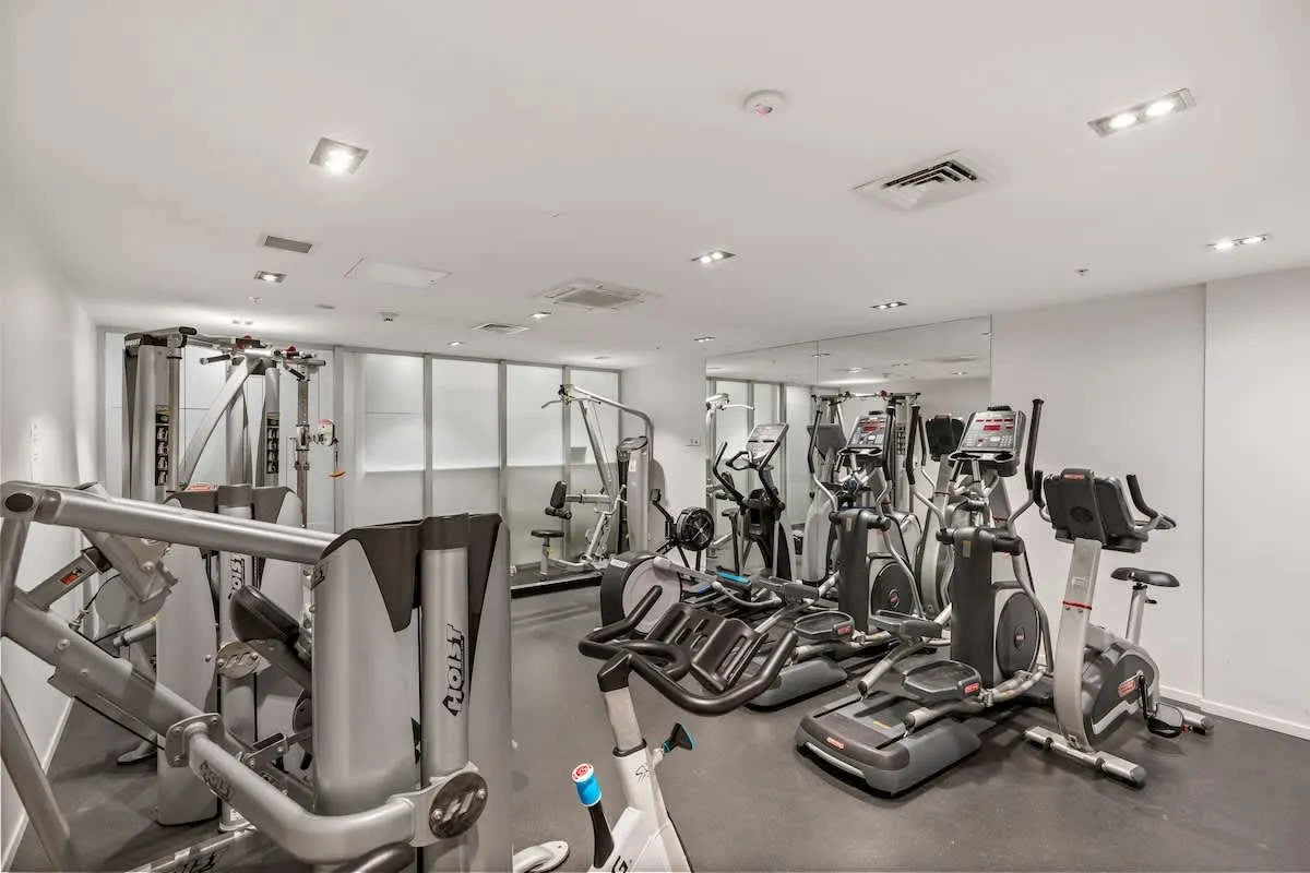 Sophisticated Cozy 2br Metropolitan Flat In Auckland Cbd - Work-ready, Pool & Gym #5