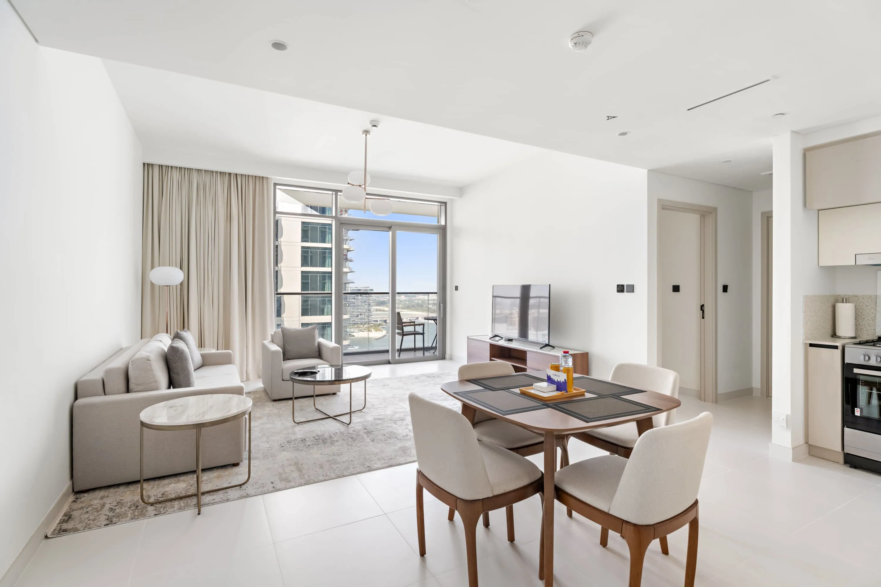 Refined 77m2 Dubai Flat With Bright Home Office For Digital Nomads In Marina