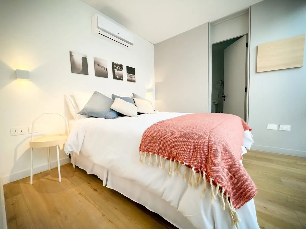 Sleek 40m2 Santiago Flat With Dedicated Home Office In Central District #5