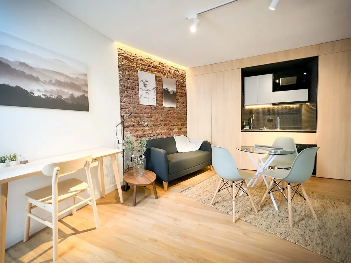 Sleek 40m2 Santiago Flat With Dedicated Home Office In Central District