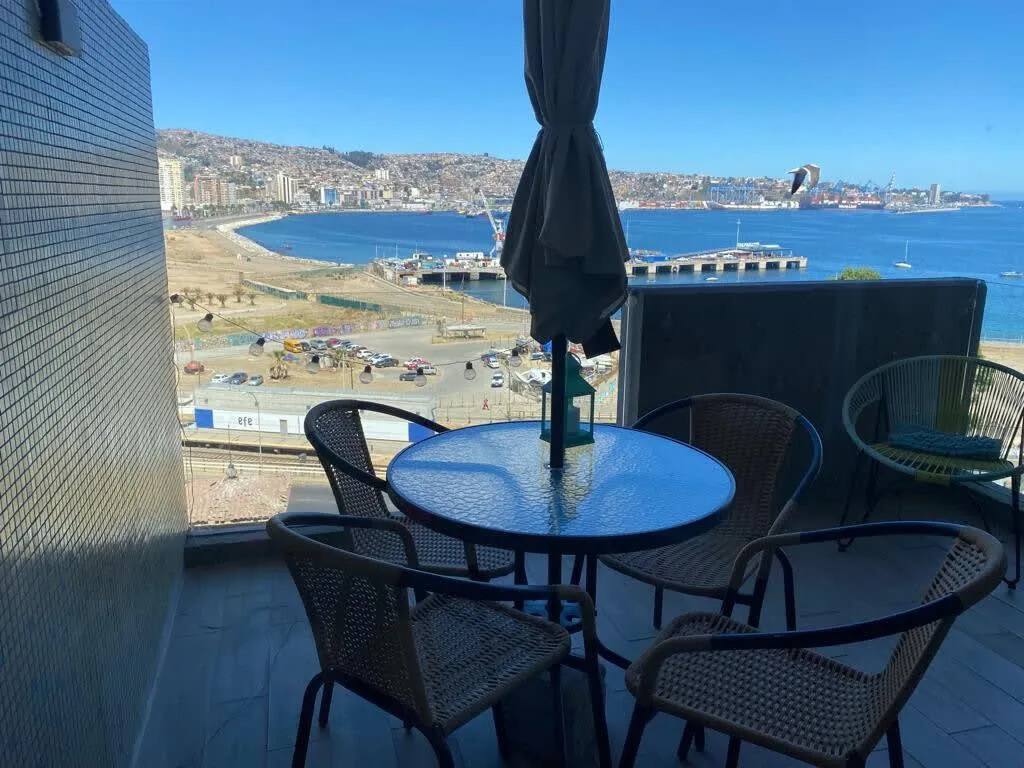Sleek 2-bed Flat With Dedicated Home Office In Cerro Baron For Remote Work