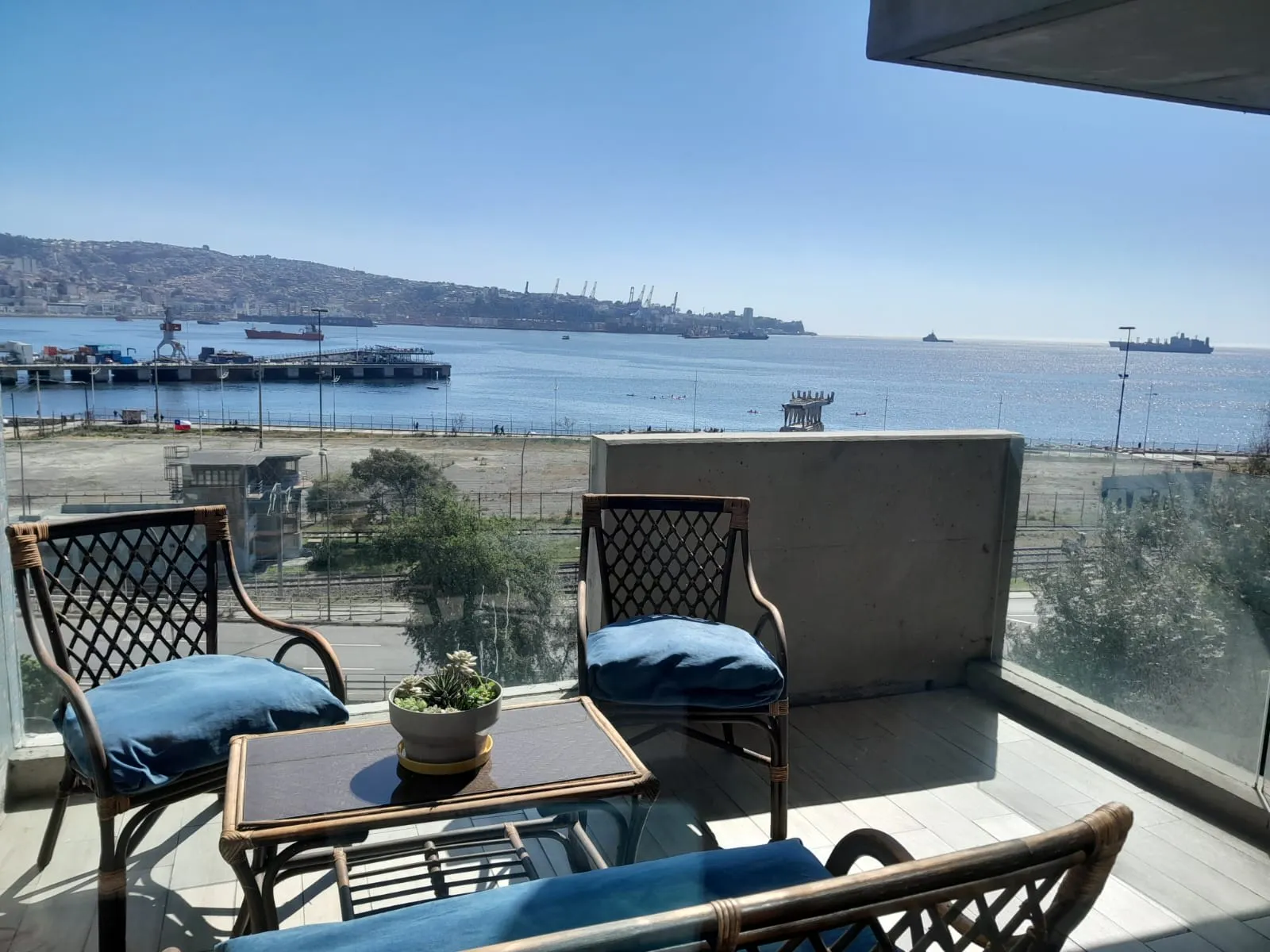 Airy 60m2 City Flat With Bright Home Office And City Views For Remote Work #3