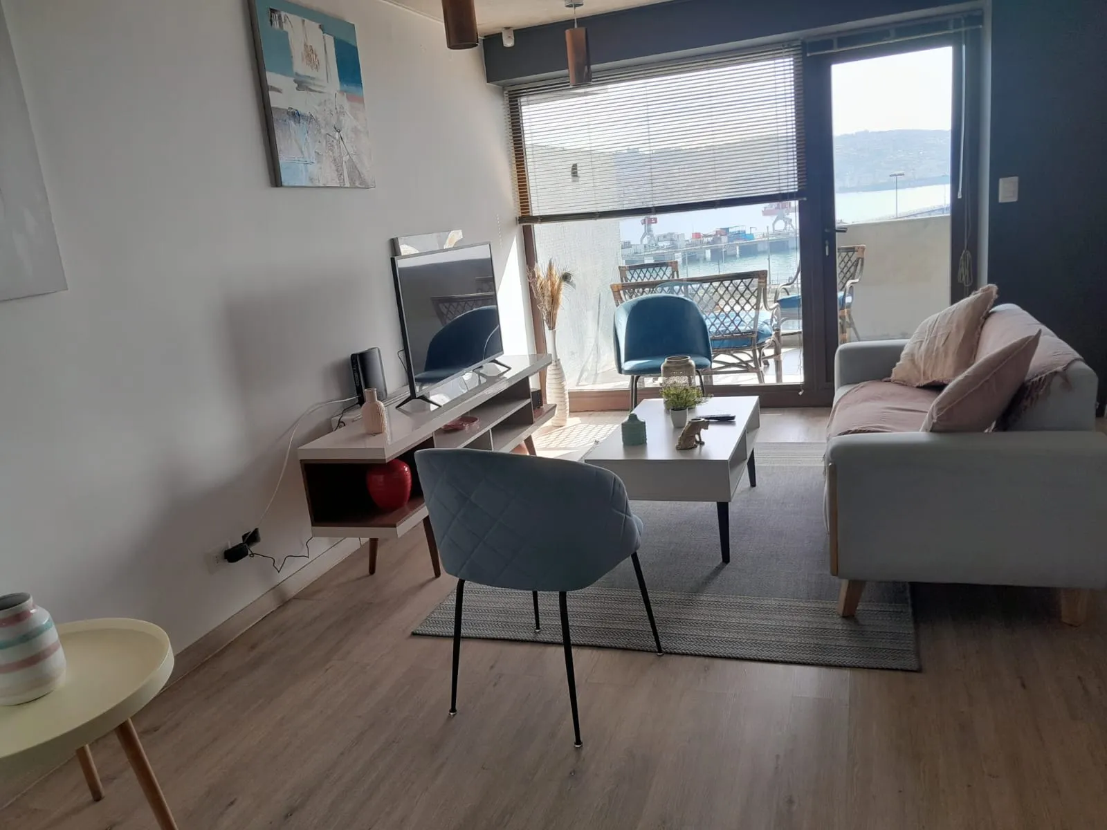 Airy 60m2 City Flat With Bright Home Office And City Views For Remote Work #5