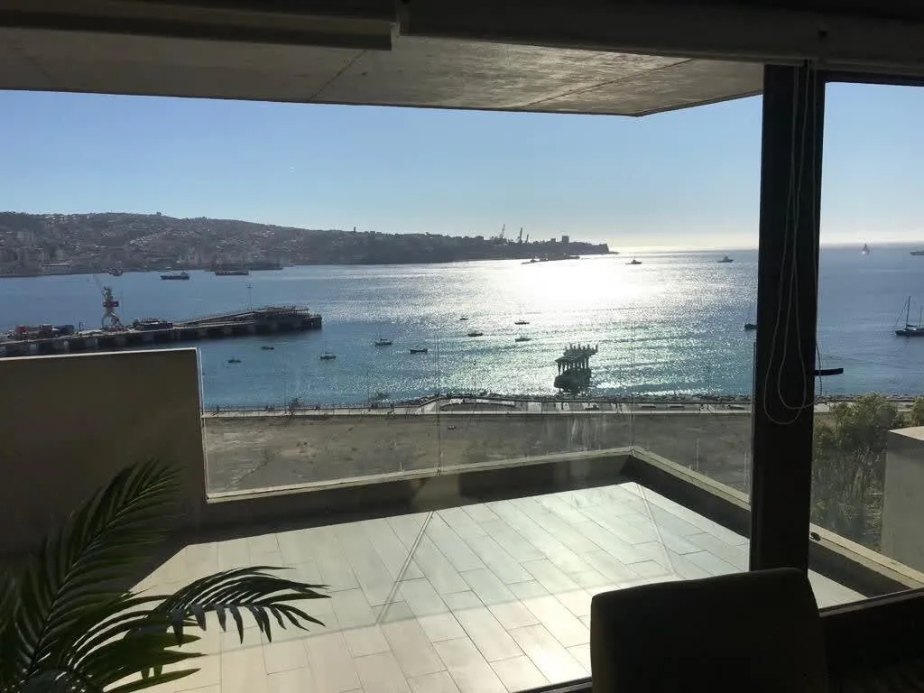 Roomy Sleek 4br Flat With Bright Home Office And Scenic Views For Remote Work