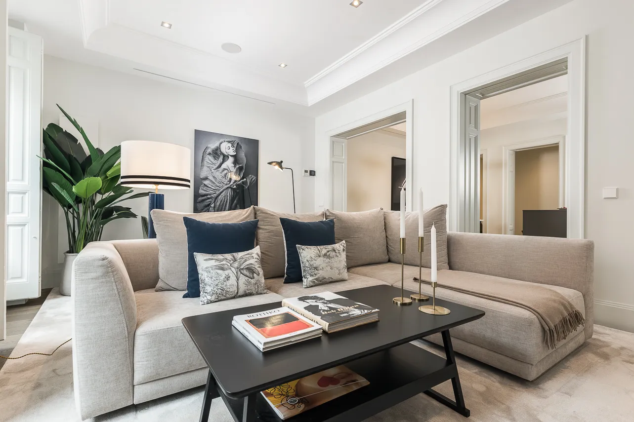 Trendy Madrid Flat With Spacious Home Office And Modern Design For Remote Work #5