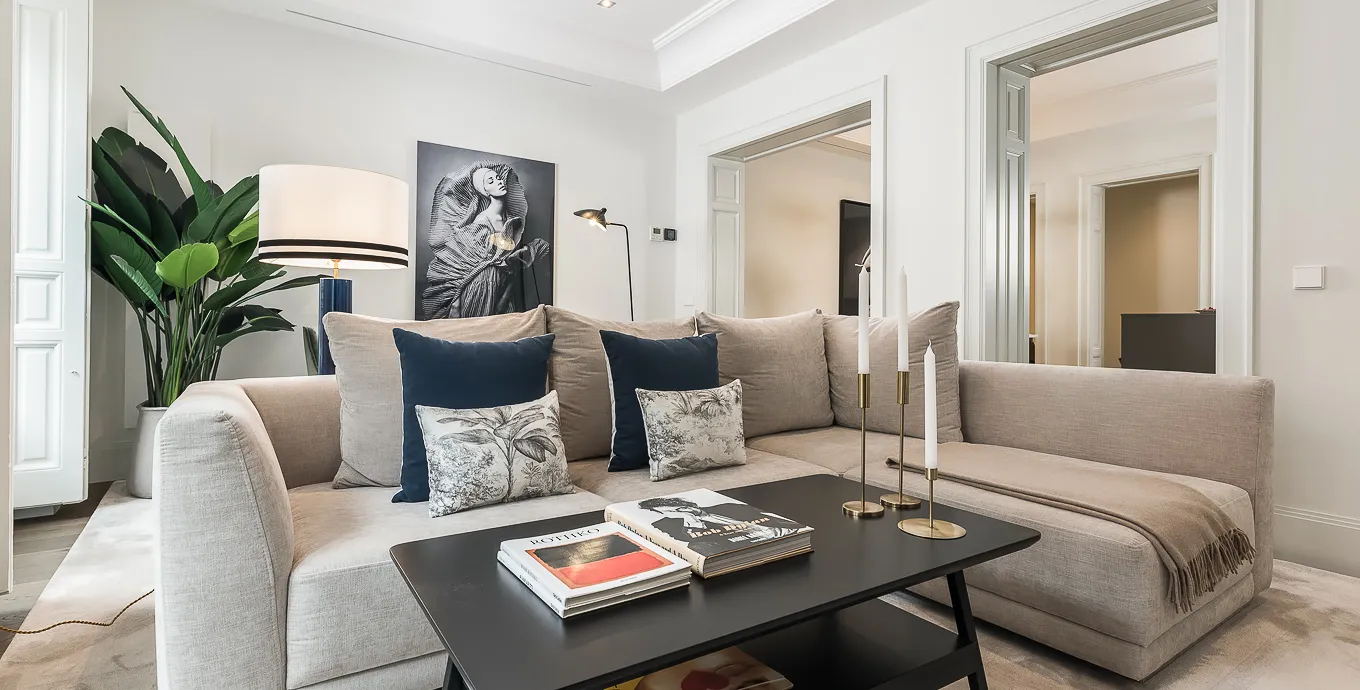 Trendy Madrid Flat With Spacious Home Office And Modern Design For Remote Work