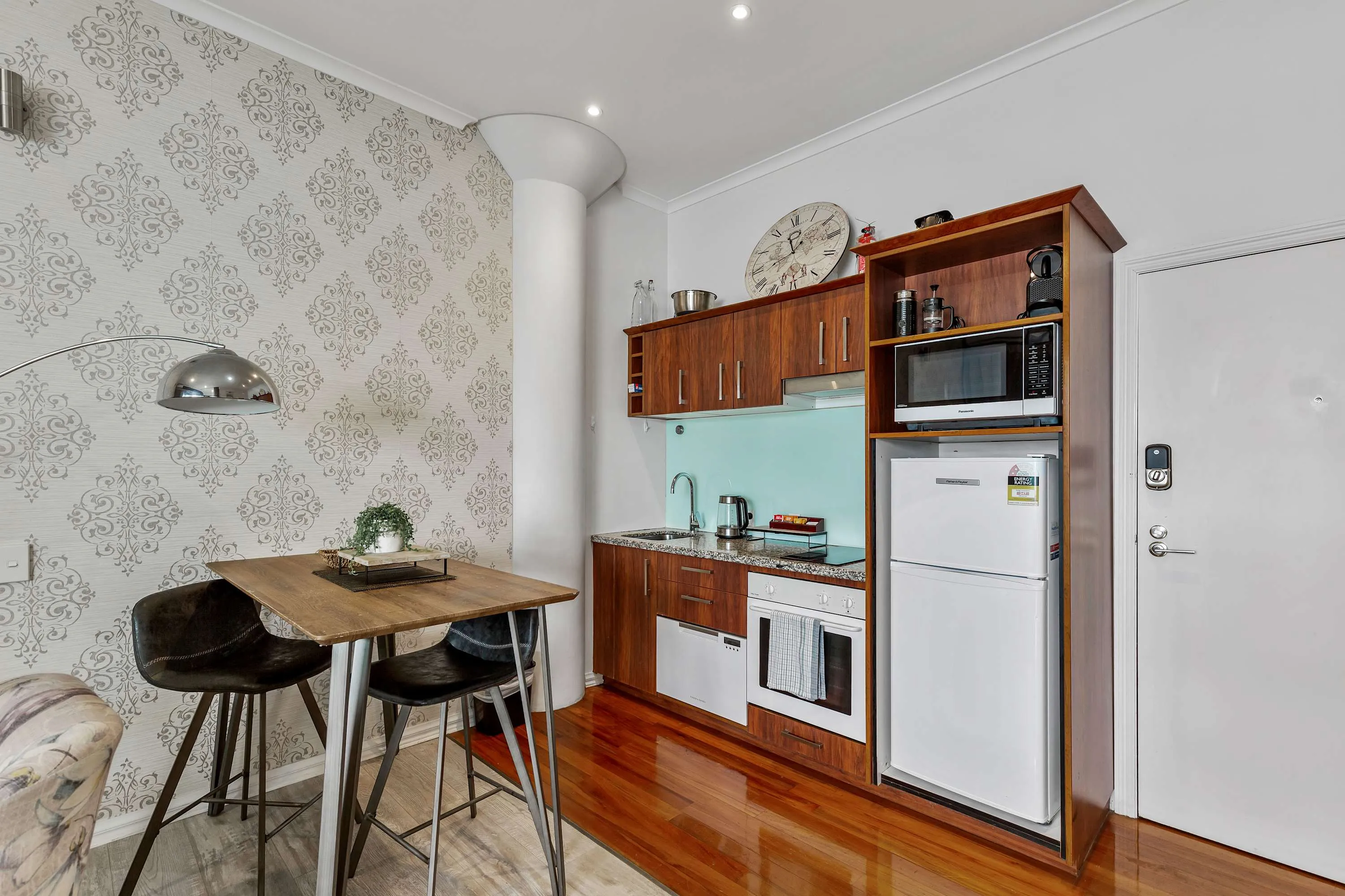 Charming Open-plan Studio With Work Nook & Balcony -- Viaduct, Auckland #4