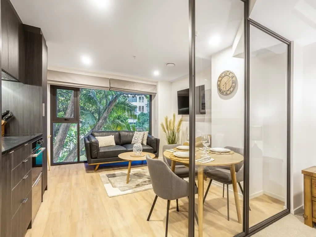 Sophisticated Cbd 1br Flat On Queen St - Digital-nomad Ready With Home Office