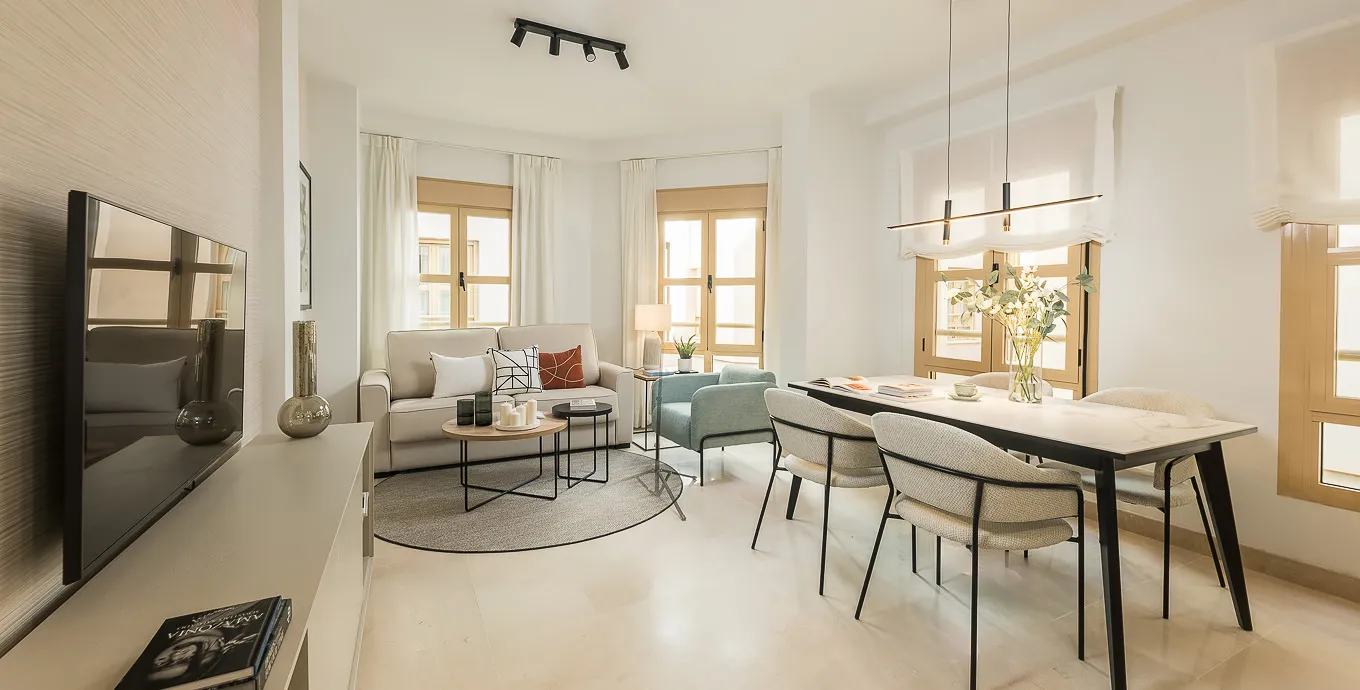 Upscale Malaga Flat With Spacious Home Office For Remote Work Flexibility