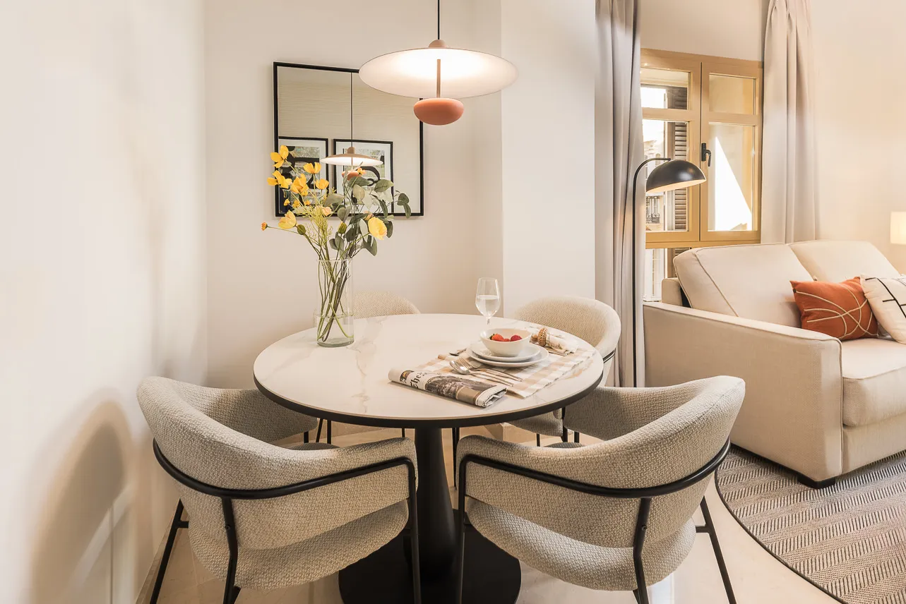 Trendy Malaga Flat With Bright Home Office And Modern Style For Remote Work #4