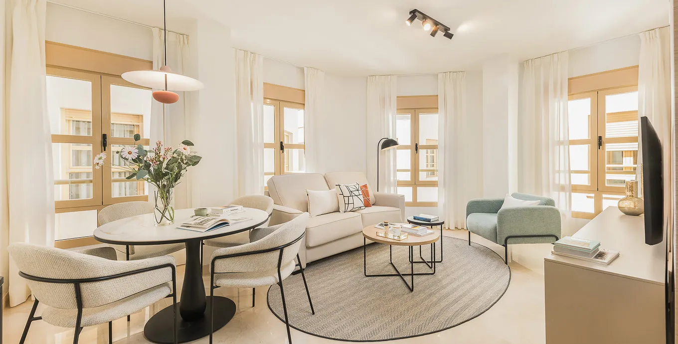 Premium 61m2 Malaga Flat With Bright Home Office Space In City Center
