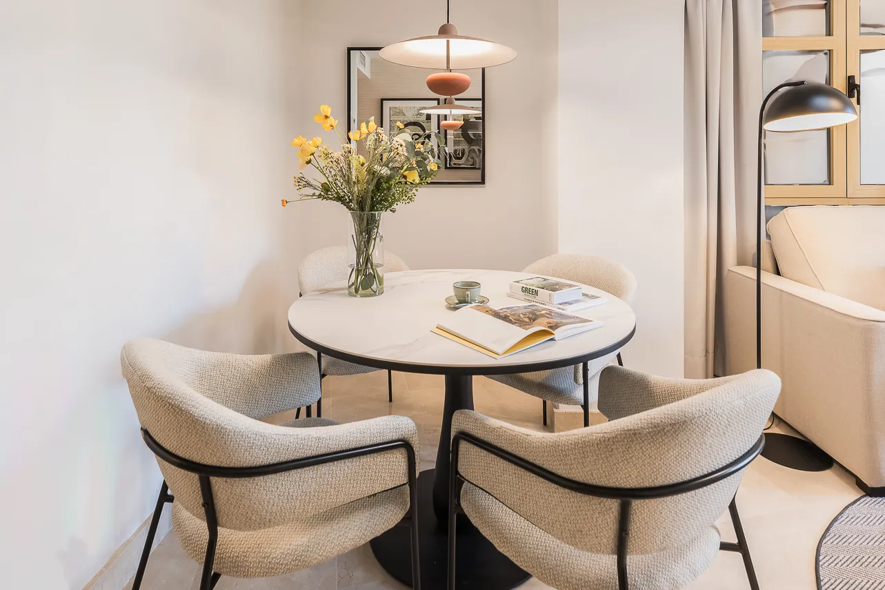 Modern Malaga Flat With Dedicated Home Office And Bright Living Space #4