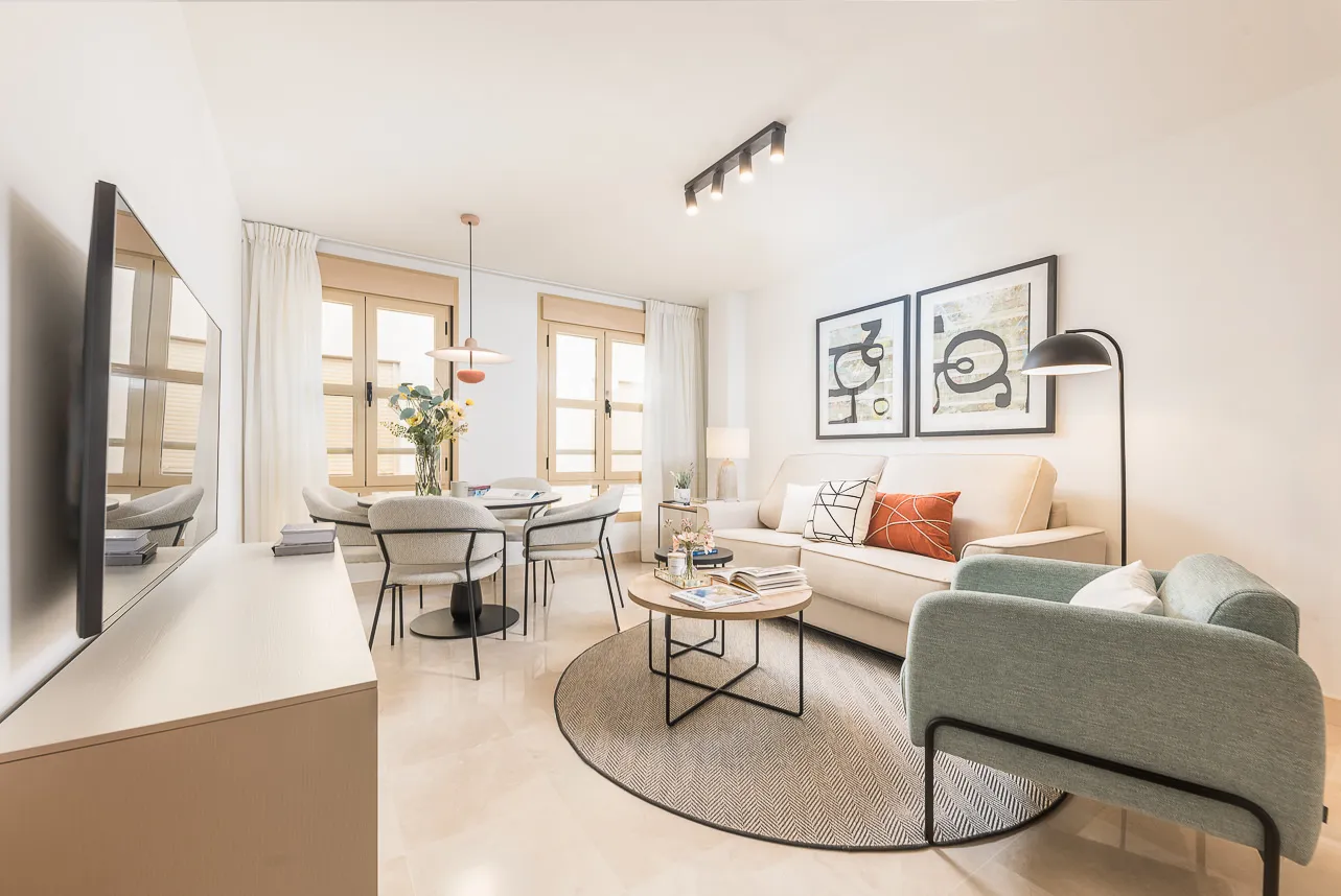 Contemporary 68m2 Malaga Flat With Bright Home Office For Remote Work Success #4