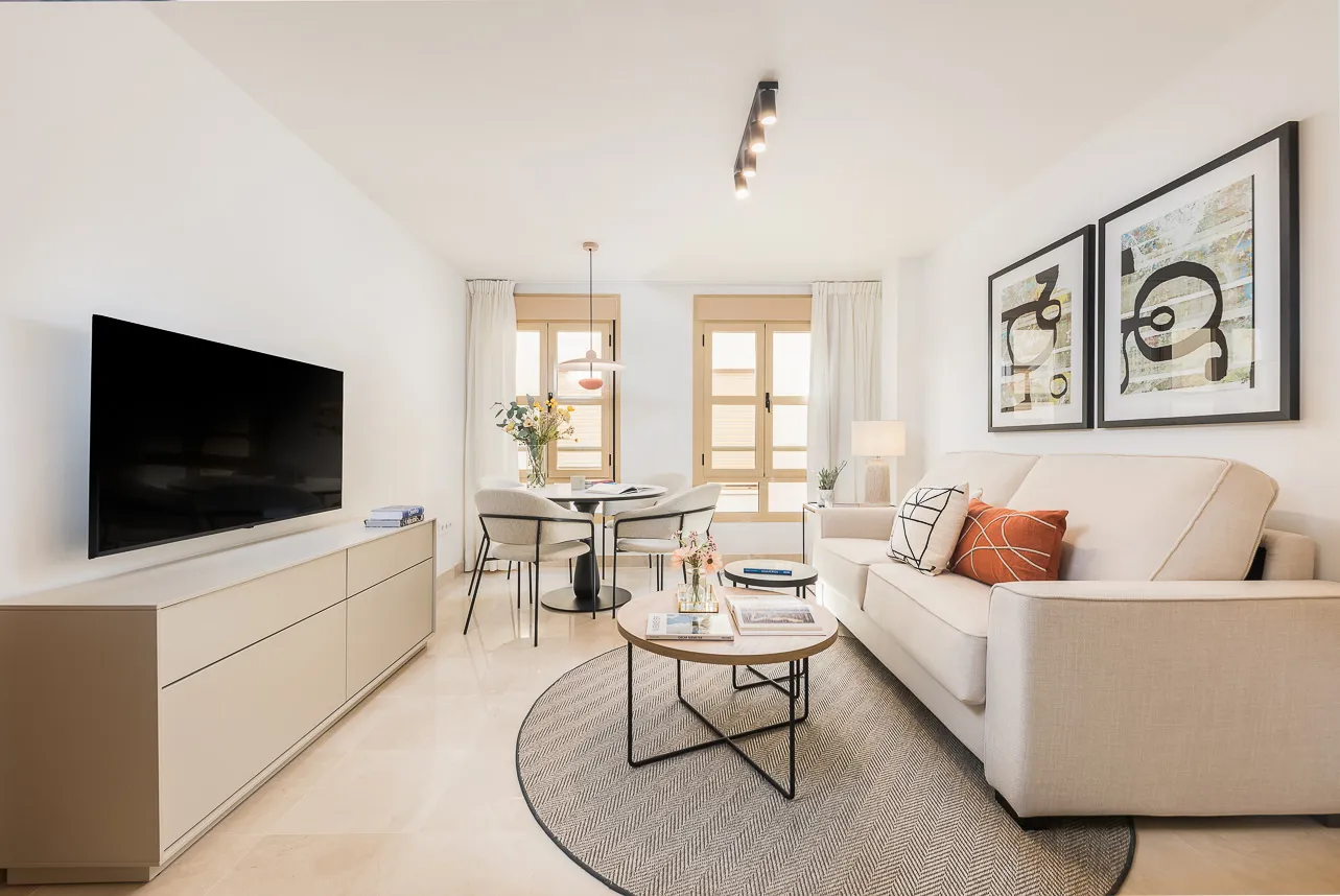 Contemporary 68m2 Malaga Flat With Bright Home Office For Remote Work Success #2