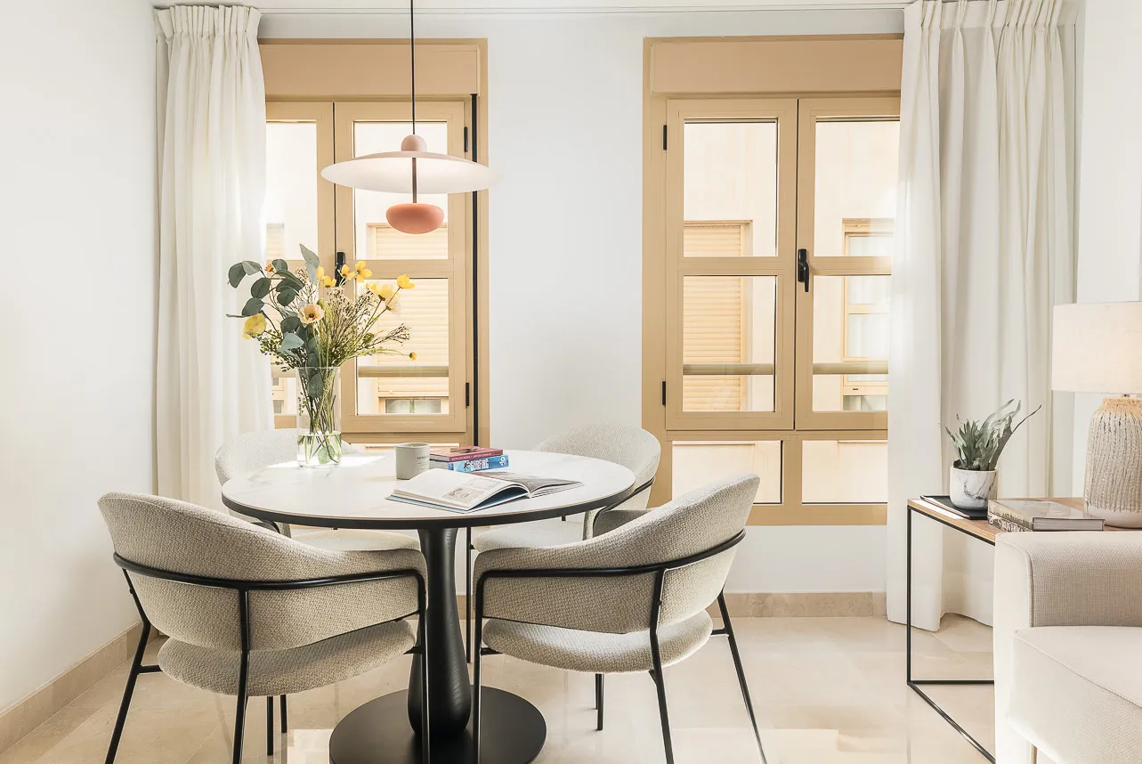 Contemporary 68m2 Malaga Flat With Bright Home Office For Remote Work Success #3