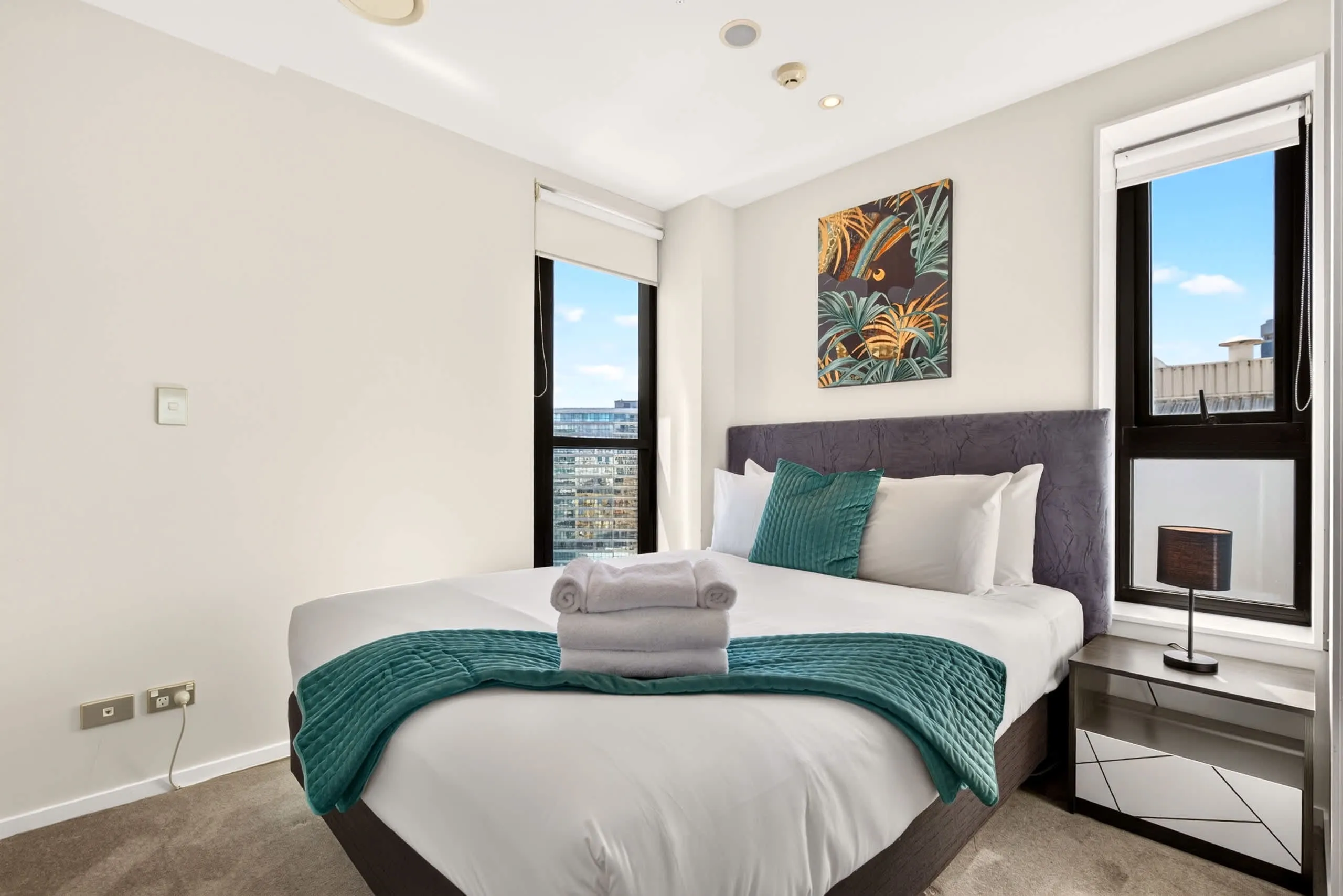 Chic & Spacious 2br Flat In Auckland Cbd With Balcony - Built For Work-from-home Days #3