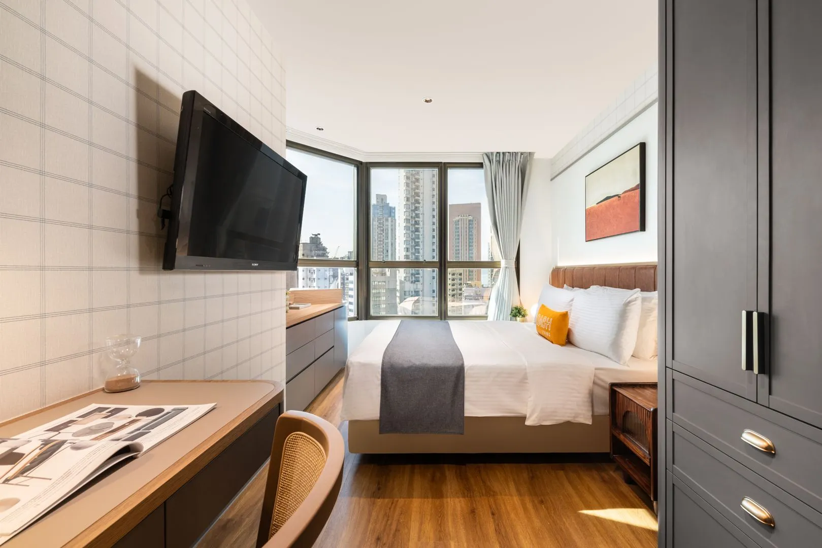 Premier Queen Low – Hollywood, Sheung Wan, Hong Kong