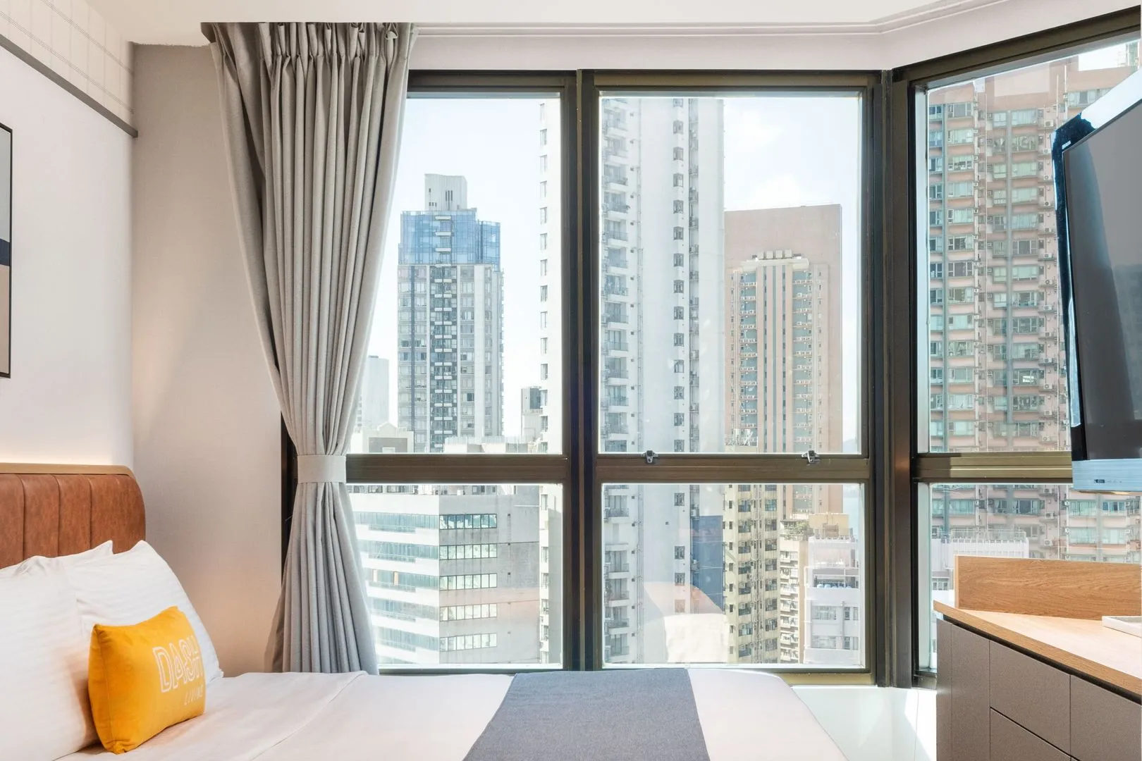 Premier Twin Low – Hollywood, Sheung Wan, Hong Kong