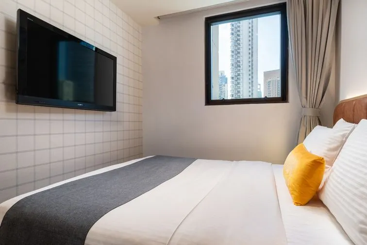 Superior Queen Mid – Hollywood, Sheung Wan, Hong Kong