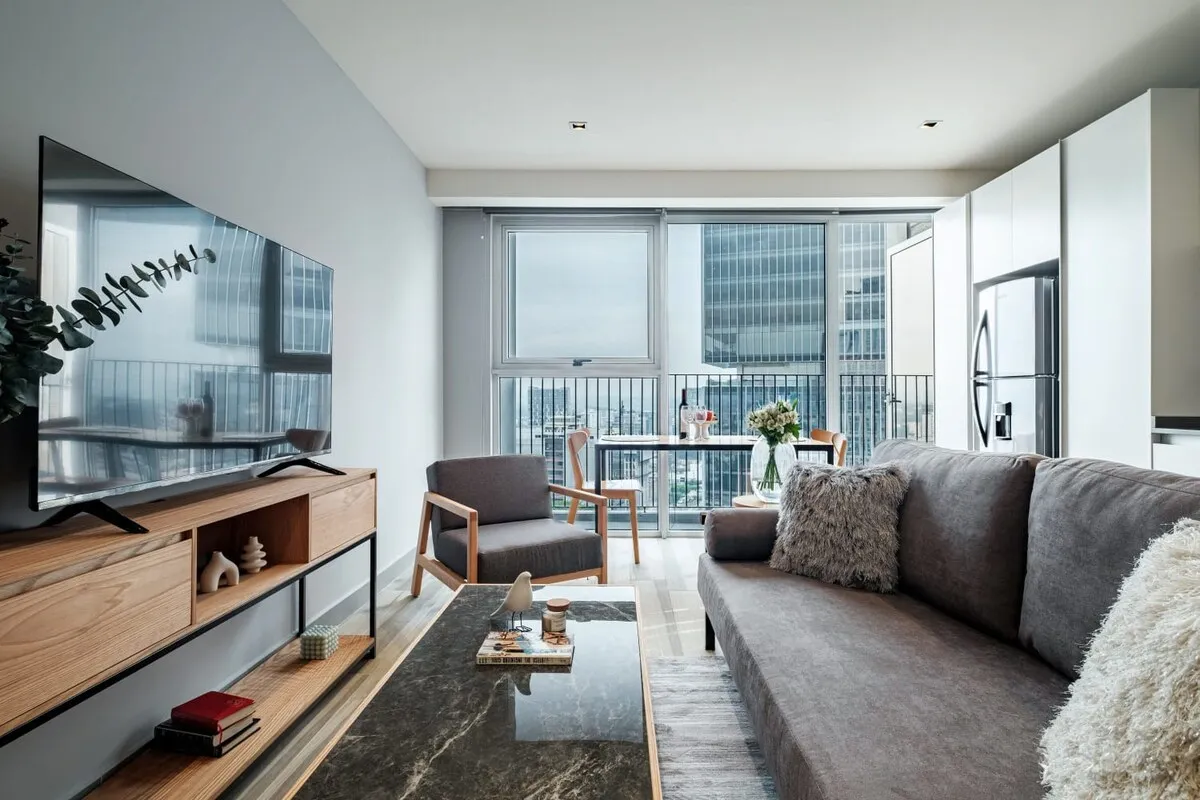 Upscale Cozy Studio With Dedicated Workspace In Midtown For Remote Work