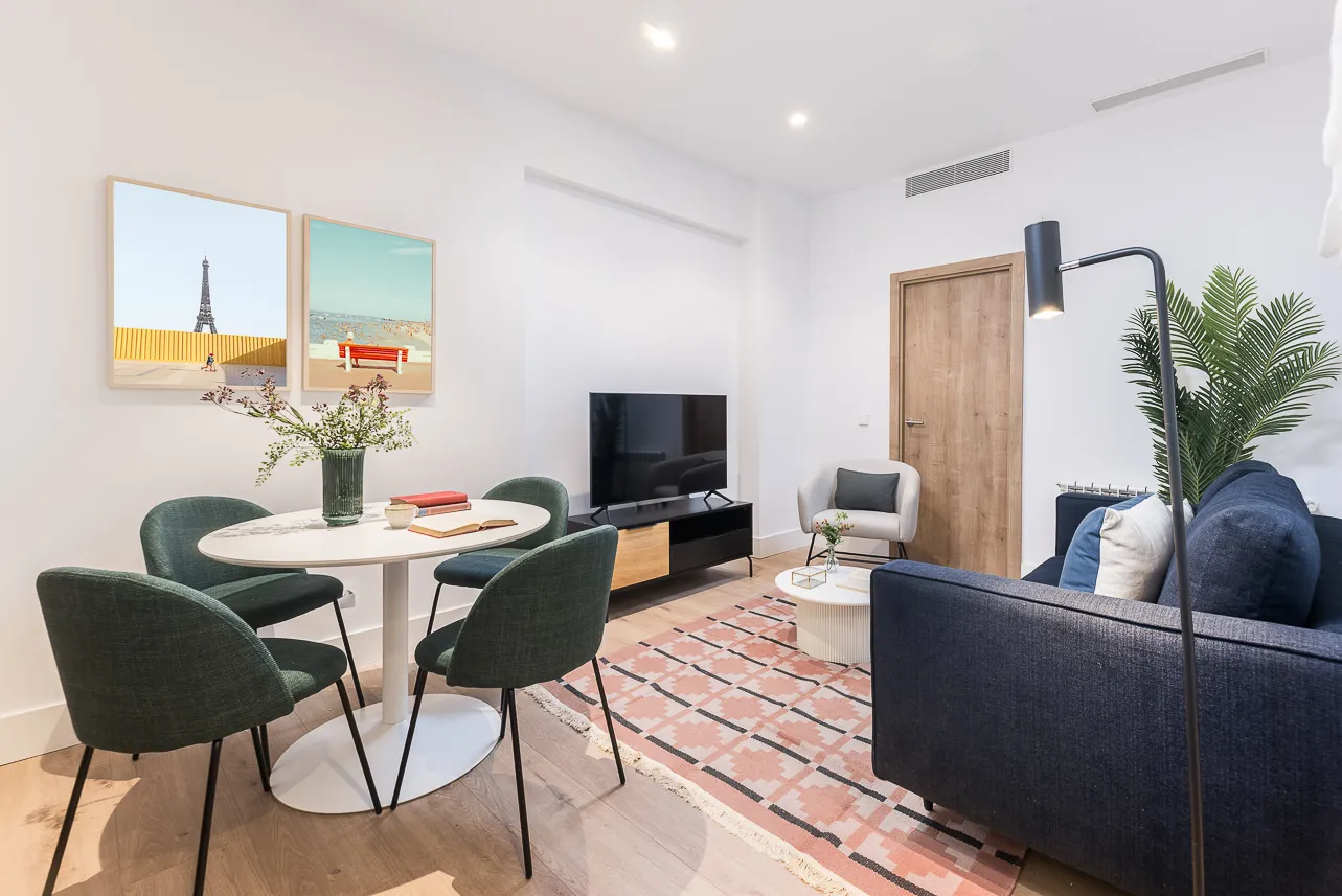 Sophisticated 38m2 Madrid Flat With Dedicated Home Office Space #3